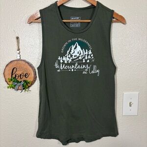 Girls With Guns Green Sleeveless Graphic Tank Size L